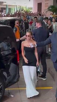 Lando Norris arrives with girlfriend Magui on Qualifying day | F1 Driver arrivals in Paddock