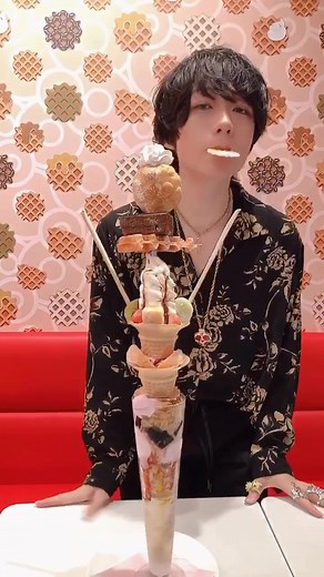 「ジャンボパフェ」スプーン使わないチャレンジ第2弾。我々は知覚過敏のためソフトクリームゾーンでリタイアです！#パフェ #カフェ巡り #おすすめのりたい