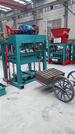 Concrete block making machine QT4-40 #blockmachine #brickmachine #cementbricks #concreteblockmachine