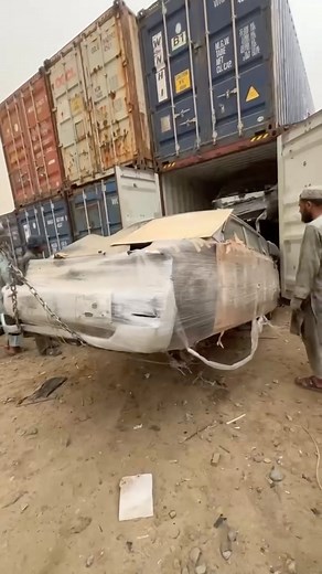 Japam vehicles container unloading 🇯🇵😎 #usedcars #foryou #japan #reels | Japan vehicles