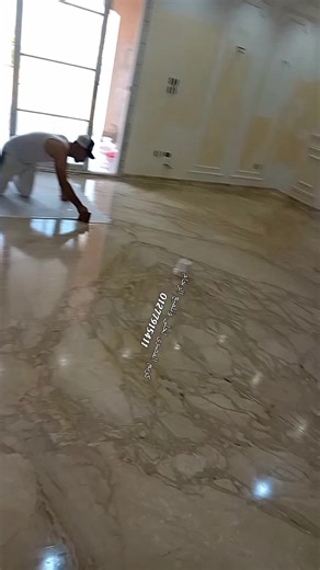 #شاهد👇👇 أثناء سحب #الايبوكسي💪💪 لمعالجة الفتحات والشروخ نقوم بسحب الأرضيه بلكامل لمعالجة #الرخام بلأيبوكسي *مادة (الايبوكسي) او ايبوكسي هي مادة كيمائية تعتبر احد انواع اللدائن الصلبة بالحرارة فاذا تم علاج الارضية اثناء جلي وتلميع بمادة الايبوكسي تعطي المادة الخام مزيد من قوة التحمل ومقاومة . الحمد لله مبنخليش خرم أبره في الرخام لمعان طبيعي 100% نتيجة الجلي وتلميع ملحوظه #الايبوكسي لمعالجة #الرخام فقط اتفضل شرفنا فى صفحتنا المتوضعه للاستفسار الاتصال على الارقام التاليه karem almasry 0127791541