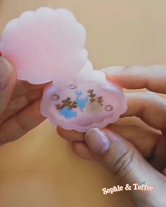 13K views · 197 reactions | Watch how to make your own locket using our exclusive molds in our April's Elves Box. This locket can contain photo memories, wear it as a necklace or use it as a solid perfume container! So many possibilities! Subscribe now and get our April's Elves Box before March ends. https://sophieandtoffee.com/subscription-boxes | Sophie & Toffee | Facebook