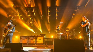 6.1K views · 763 reactions | Músicas 'Protect The Land' e 'Genocidal Humanoidz' tocadas nesta madrugada pelo System Of A Down em Phoenix, no Arizona, no primeiro show da banda em 2022. ▸ Mais vídeos: https://bit.ly/3uj3B28  Erynn Halvorson | Site of a Down | Facebook