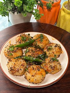 395K views · 4.9K reactions | Suji aur pohe se banao ekdum chatpata nashta - Live video Suji Bites | Sooji Poha Bites | 5 minute Veg Recipes | Facebook