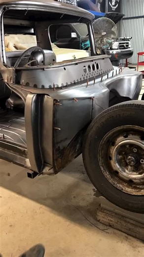 Great example of quality metal shaping from @six_four_stout , showing what’s possible with the right process and the right tools. To gain extra pedal clearance, she fabricated a recessed section for the inner wheel tub, starting with careful mock-ups to lock in wheel position and firewall clearance. From there, the shape was mapped using steel strips and tape, transferred to paper, then cut into sheet metal using a nibbler and bench shear for accuracy. The panel was brought to life using Machine