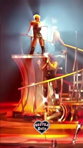 Buttons (Live on Circus Tour) Pussycat Dolls