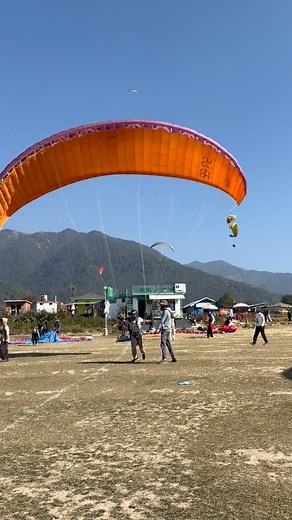 Bir Billing me Paragliding Course Training esi hoti hai #bir #viralreels #travel #viral #trending #adventuretime #bir #paragliding #trainhard | Vinod Kumar