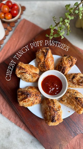 Puff pastries, but make it different😋😋 ✅ Ingredients- 👉 For the Filling: • Spreadable Cheese/ cream cheese • ⁠Paneer • ⁠Chilli flakes & Oregano • ⁠Oil • ⁠Garlic • ⁠Cherry Tomatoes • ⁠Salt • ⁠Pepper 👉 Puff Pastries: • Puff pastry sheets • ⁠Mozzarella cheese • Milk • ⁠Sesame seeds Bake in a preheated oven at 180 degrees for about 15 minutes, keeping an eye so they don’t burn. cheesy tomato puff pastries recipe, easy party snack, homemade puff pastry bites, tea-time snacks, vegetarian pastry re