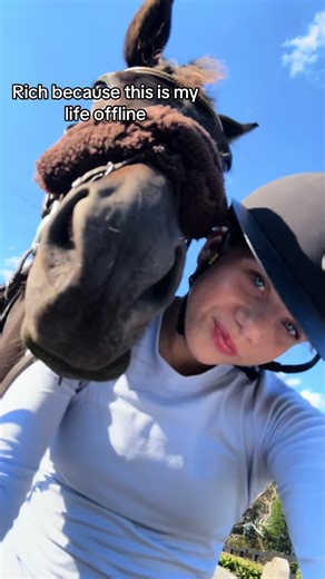 Forever rich in friendship and my amazing horses 🐴 🩷@zvb_eventingg