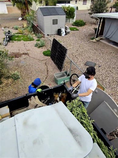 Full back yard getting cleared🗑️ topping 1st load off, then time to dump😃