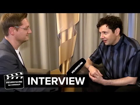 Christian Friedel im Interview zur Moderation des Deutschen Filmpreises und zu seiner Karriere