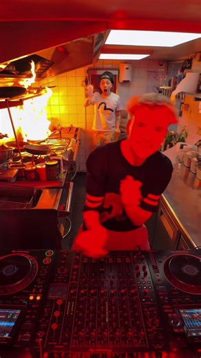 Chef MICHAEL AMANI in the kitchen : 100% real music and food on Let Him Cook 👨‍🍳