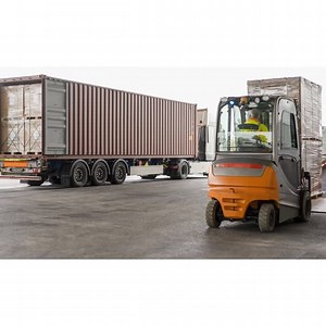 Hafen klemmt? ✅ „Zwischenlager & Cross-Docking für den Handel – sofort verfügbar.“ Aktionsware • Saisonware • Container-Umladung • Weitertransport #teamPEELEN #containerhafen #demurrage #rotterdam #antwerpen #emmelsum #duisburg #containertrucking | Peelen Transporte GmbH | Facebook