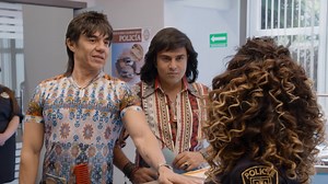 1.1M views · 31K reactions | ¡Lo que faltaba! Vítor y Albertano están a punto de convertirse en policías  ¿Pasarán las complejas pruebas? 類 #NosotrosLosGuapos, los capítulos completos están en @ViX ➡️ https://bit.ly/3Q1ox6E #MuyChistoso #EnViX #ViX #ViXPromo #Clippeo | Univision | Facebook