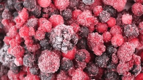 clip-4020010265-macro-close-frozen-mixed-berries-rotating-on
