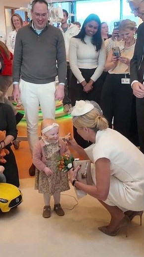 Schattig moment! Verassing voor zieke kindjes, Koningin Maxima in het Prinses Maxima Centrum! #royal