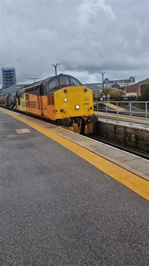 37099 leads the way out of Scarborough as 3J51 sets off for Hull, I am now off to Whitby #trains # classictraction #class37 #colasrail #networkrail #railheadtreatmenttrain #ukrailscene | Neil Atkin