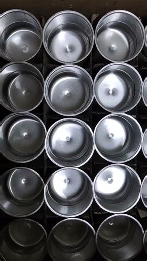 Reactive hot melt that contains less than 0.1% isocyanate monomer