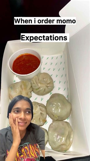Ye hare momo kon kha ra h bhai