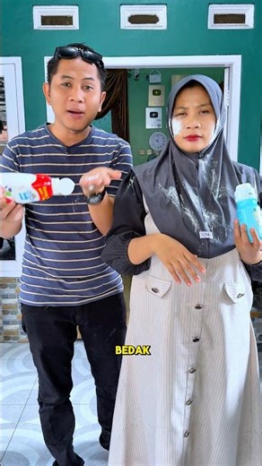 Mom uses powder, dad also uses powder.