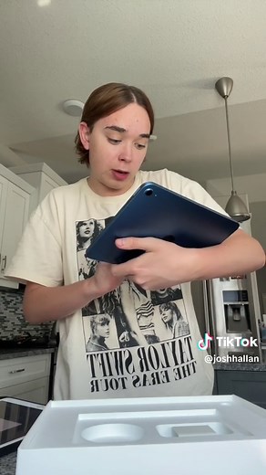 Unboxing and Setting Up My New iPad at 1:00am