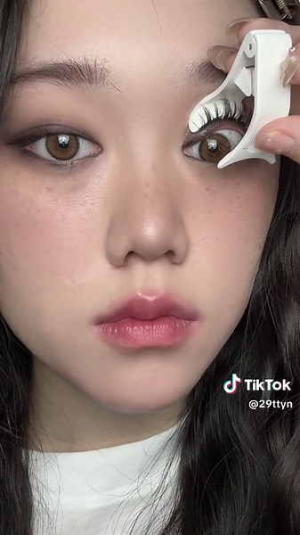 How to Apply Magnetic Lashes: Step-by-Step Guide