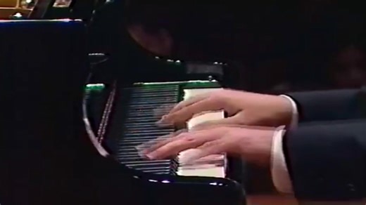 Murray Perahia performing Bach's Prelude from English Suite No. 3 BWV 808. Watch here the full concert performance 👇 https://youtu.be/Z6qjMWEz1k8 https://youtu.be/7uNr90TFLYw | The World Music