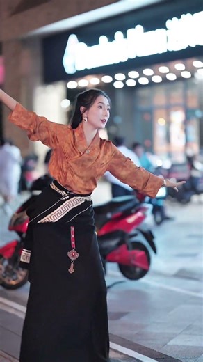 Xiao La 'Drinking Song Of Herdsman' 小拉'牧人酒歌' #gorshey #tibetandance #chinatravel #chengdu