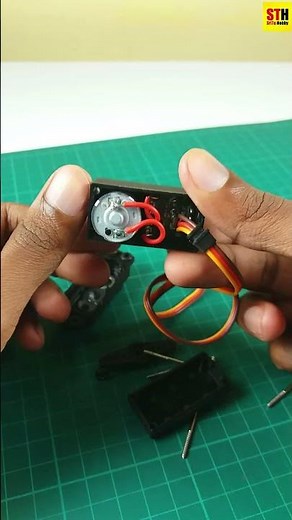 How to disassemble the MG995 servo motor?