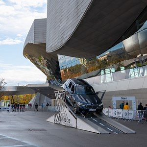 The perfect winter opening for all ski enthusiasts: BMW Mountains at BMW Welt. Watch the highlights of the last two days. #BMWMountains _________ BMW X3 M40d: Fuel consumption in l/100 km (combined): 6,5 – 6,3 CO2 emissions in g/km (combined): 171 – 164. BMW X5 xDrive 45e: Fuel consumption in l/100 km (combined): 2,0-1,7. CO2 emissions in g/km (combined): 47-39. The values of fuel consumptions, CO2 emissions and energy consumptions shown were determined according to the European Regulation (EC) 