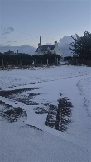 woke up to very cold but beautiful snowy day #countrylife #westernisles #snow #snowday