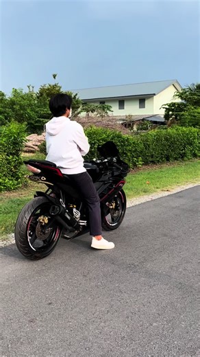 Yamaha R15 V2 Review: Performance and Features