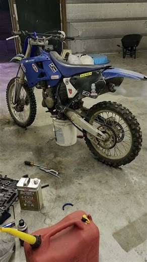 The full rebuild on these 2 bikes is gonna be sick. Stay Tuned!#dirtbikes #cr125 #yz125 #restoration