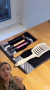 613K views · 10K reactions | Esperemos que esto sea silo humor no? Limpian sus brochas y cepillos? | Dra. Daniela Pascali - Dermatología & Medicina Estética | Facebook