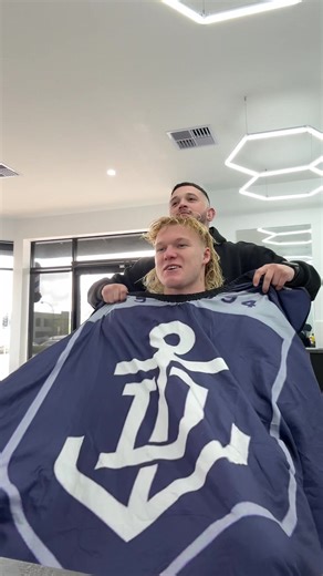 Ruben Ginbey's Hilarious Mantle Cape Prank