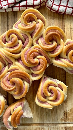 Kim on Instagram: "flower shaped bread! recipe below 🌸⤵️ Channel your inner child and make this bread! Unlike play-doh, it’s actually edible. Went down the YouTube wormhole and saw a video from RiceOverMeals on different ways to shape bread and felt inspired. This is a really basic dough recipe (no eggs) and can be made by hand. These are soft & fluffy and perfect for Mother’s Day! 350g warm milk 50g sweetened condensed milk 5g instant yeast 30g softened butter 6g salt 580g bread flour 6g sweet