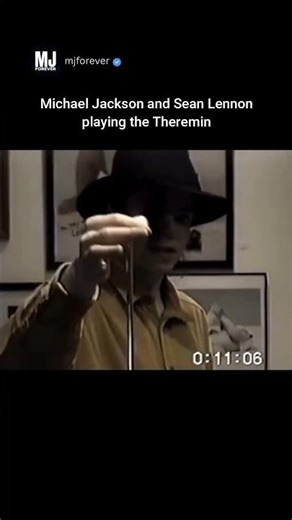 Sean Lennon teaching Michael Jackson how to play the Theremin