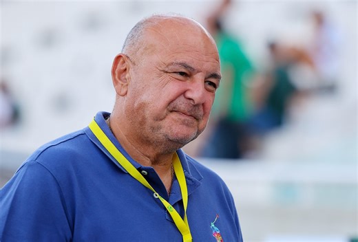 Δεν αλλάζει στάση ο Καραπατάκης | AlphaNews