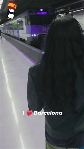 I love Barcelona Spain 🇪🇸 ♥️ Train Driver Take Your Gift ❤️ #tramtour #tramcars #wanderbus