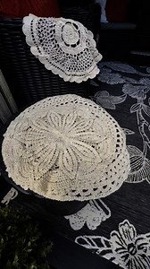 We used our Shabby Tree doilies to make a fun snowman! #snowman #ChristmasInJuly #theshabbytree | The Shabby Tree