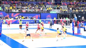 Reliving an epic moment at the 2024 Volleyball Nations League 🏐🔥. Ana Cristina de Souza, Brazil's talented Outside Hitter, delivers a stunning 'monster block' against Canada, showing why she is one of the rising stars of Brazilian volleyball. With a bronze medal at the 2019 U18 World Championship and experience in the U20 World Championship, her track record speaks for itself. A point that truly reflects her dominance at the net! 🇧🇷💥 #VNL2024 #anacristinadesouza #monsterblock #outsidehitter