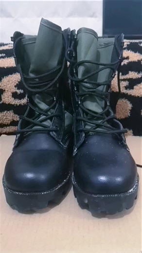 Jungle combat boots