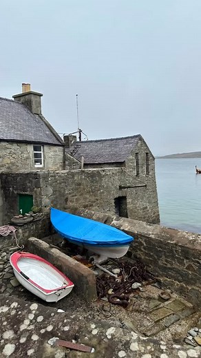 Lerwick sights, Shetland textile museum and Scalloway. The Shetland bus memorial and museum. The “Shetland Bus” was a clandestine operation during World War II, utilizing fishing boats to transport people and supplies between the Shetland Islands and Nazi-occupied Norway. This operation, a vital part of the Norwegian resistance movement, facilitated the movement of agents, saboteurs, and radio operators into Norway, while also bringing out refugees and resistance operatives. . . #shetlandbusmemo