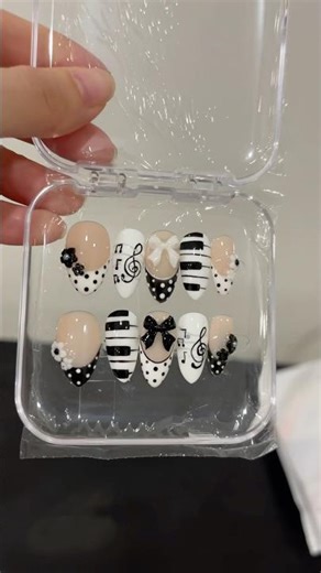 Black and white 🖤 #nails #nailinspo #pressonnails #fypシ #nailart