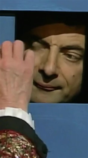 Mr Bean watches the clock instead of watching the magic happening around him 😆 #mrbean #fyp