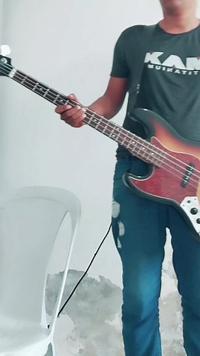 Bass cover, refrão Beat It de Michael Jackson, som de baixo. #80s #bass #basscover #contrabaixo #cover #coverbass #michaeljackson #beatit