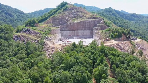Rock Splitting Machine in Quarry for Stone Mining