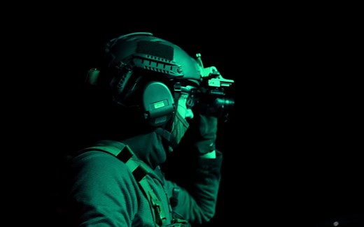 美军PVS-14夜视仪第一人称视角