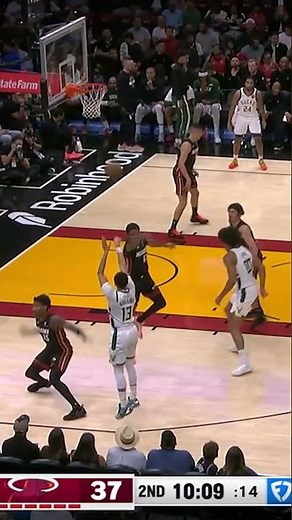 Ryan Rollins with the Step-Back Three | Bucks vs Heat