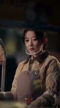 Six years later, successful Linus meets Tess again.He wants to love her but another guy appears...